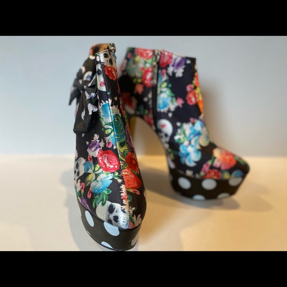 NWOT IRON FIST PLATFORM HEELS (fits like a sz 10)